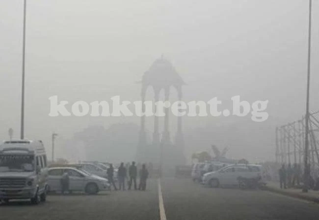 Бар за кислород предлага глътка спасение от смога в Делхи