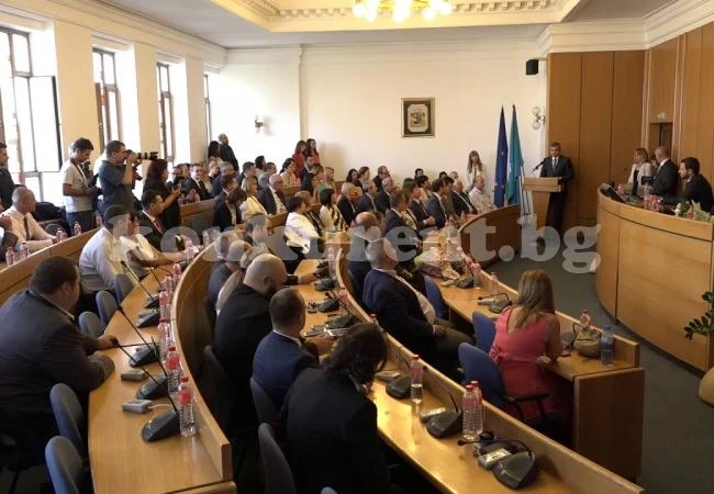 Жените в местната власт тройно по-малко от мъжете