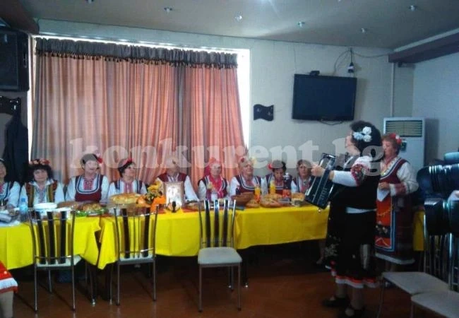 С голямо веселие пенсионери отбелязаха Деня на християнското семейство