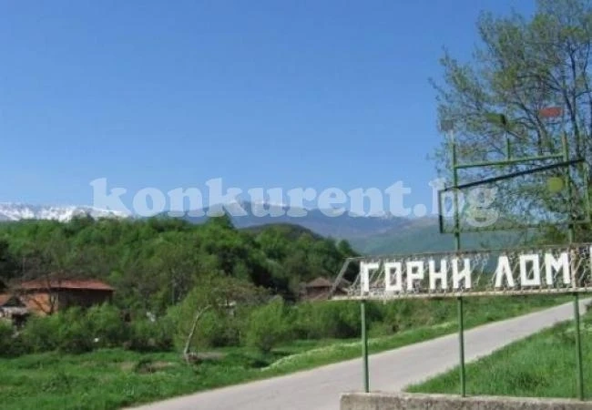 Довършват паметника в Горни Лом