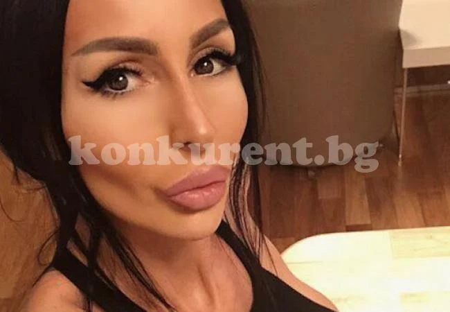 Деси Фотосесията започва бизнес с... кондоми