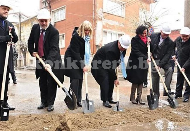 Най-после! Бият първа копка на водопровода от „Среченска бара“