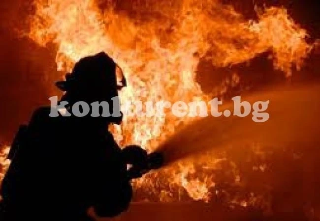 Пожарникари гасиха кошара в Бъзовец