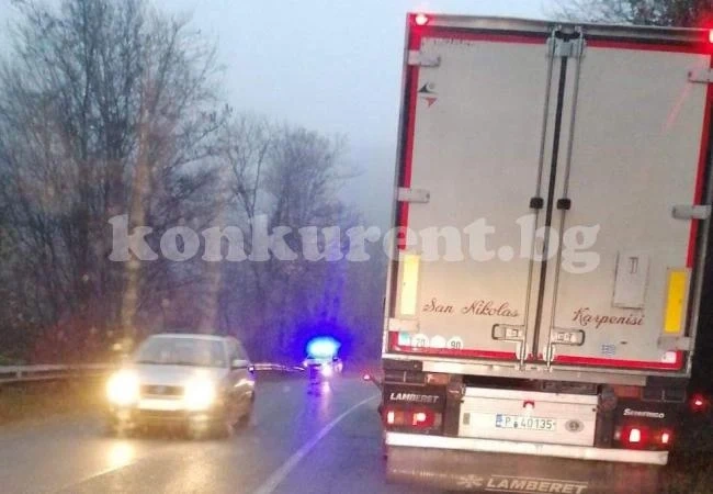 Катастрофа бави трафика на Е79 край Люти дол