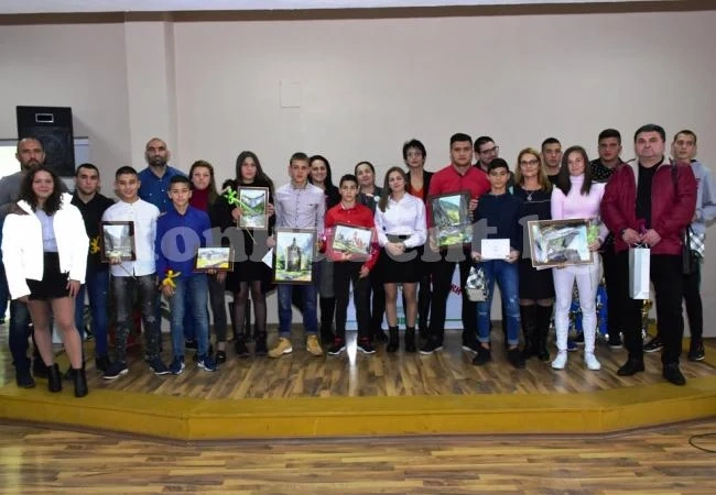 Отличиха топ спортистите за 2019 на училището за шампиони СНИМКИ