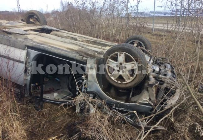 Шофьор навири гумите след катастрофа на Е79