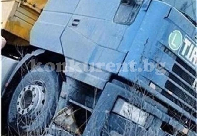 Камион с БГ номера с 25 мигранти катастрофира край Куманово
