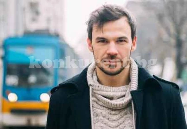 Това ли е новата на Ивайло Захариев? (Актьорът се забавлява с апетитна блондинка)