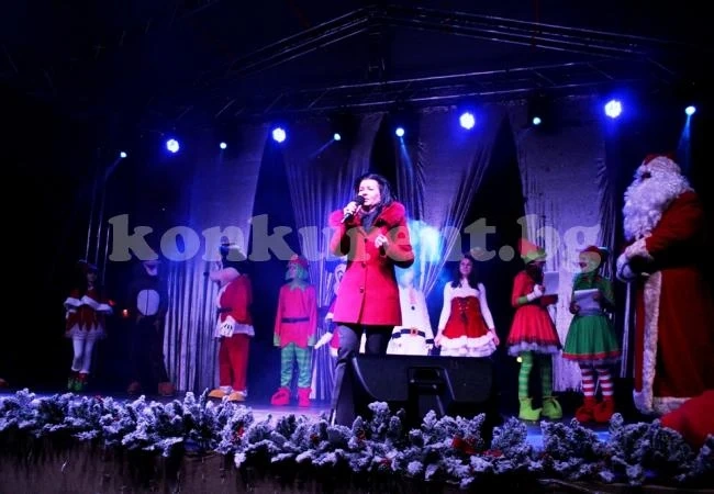 Грейнаха светлините на коледната елха в Козлодуй