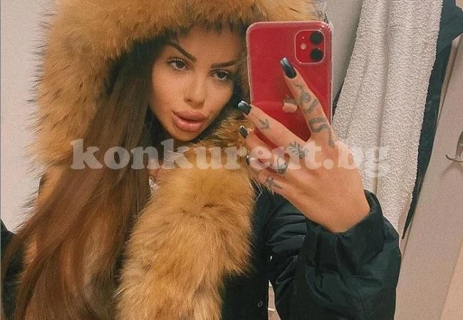 Сузанита се фука с телефон за 2 бона