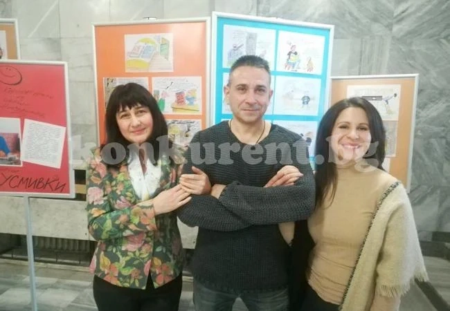 Ивайло Никодимов подари „Книга с усмивка”