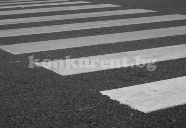Шофьор помете 50-годишна жена на кръстовище в ...