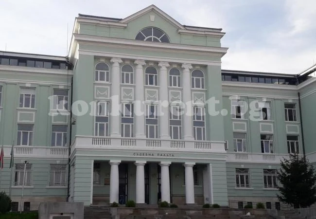 Хулиган дължи 3000 лева обезщетение на полицай
