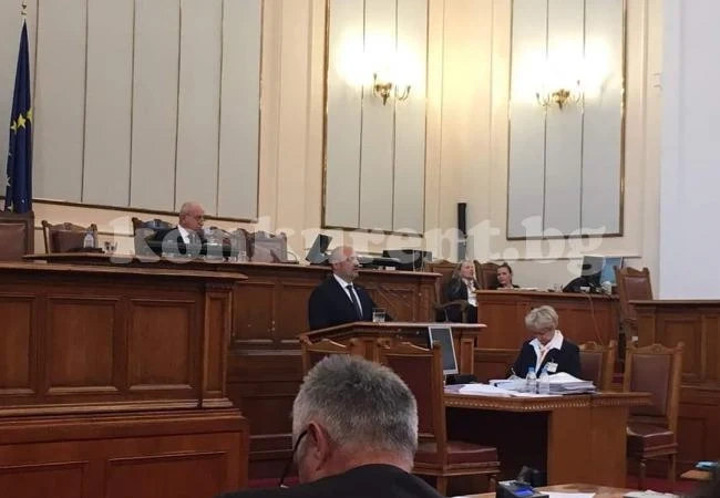 Богданов защити читалищата и библиотеките, иска повече пари за културните средища