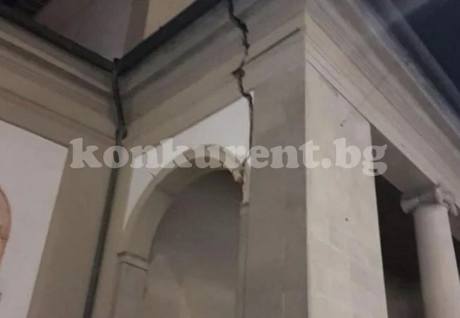 Силен трус докара паника във Флоренция Хората спаха по колите си