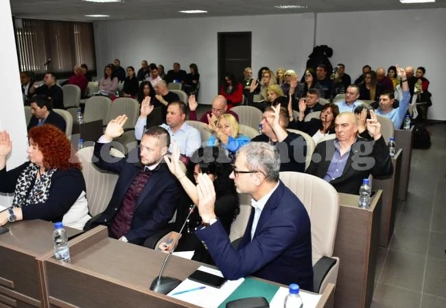 Съветници обсъждат 25 точки на последното за 2019-а заседание