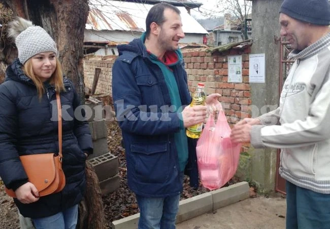 Добротворци от столицата подпомогнаха с хранителни продукти 55 нуждаещи се от община Мездра