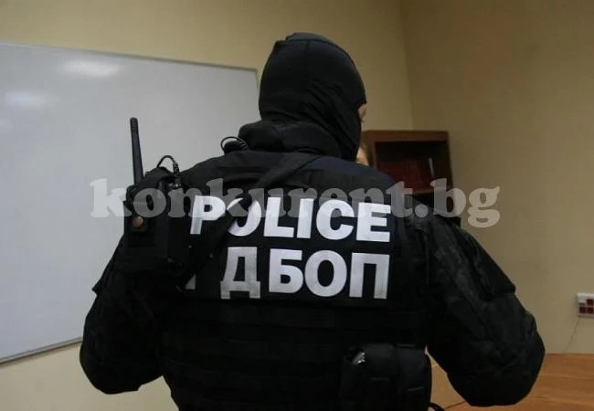 Закопчаха банда, пускала в мрежата извращения с пеленачета