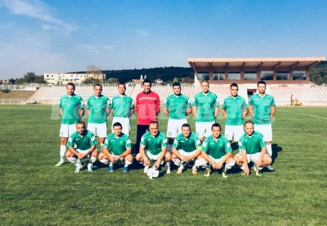 Ботев /Кр/ громи с 9:1, служебни победи за Монолит, Рогозен и Роман