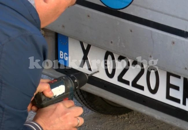 Свалиха номерата на камион, шофьорът му нямал книжка