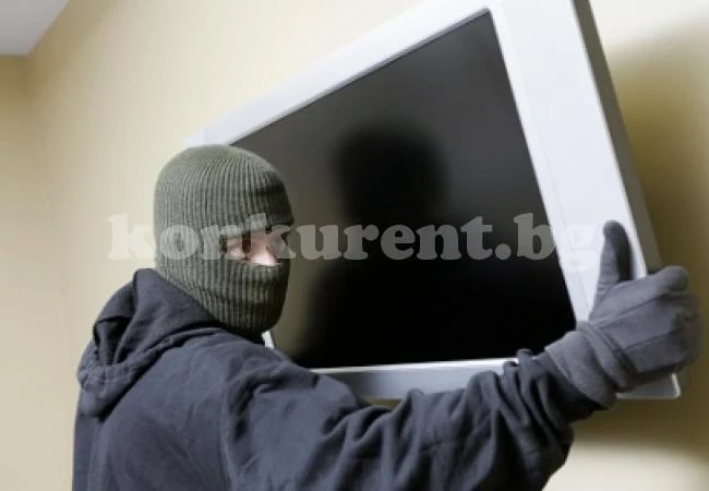 Крадец опита да метне ченгета