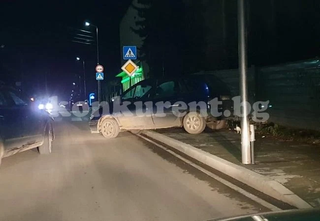 Шофьор взриви мрежата с паркирането си СНИМКИ