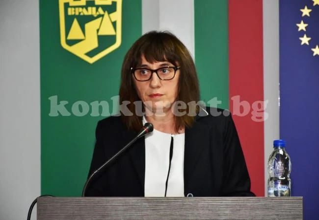 Шеф на съвет се урежда с 8 заместници