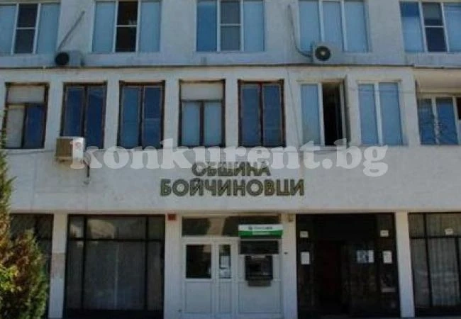 Съветник си вдигна заплатата 3 пъти