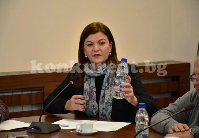 Правят градинки с пари от хартия