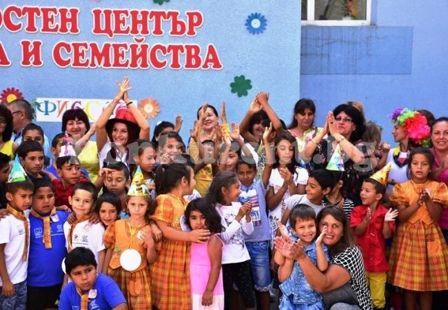 Коледни приключения и много подаръци подготвят в Общностния център