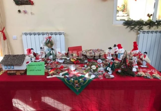 Ученици от ППМГ бяха гости на коледно тържество в ЦНСТ