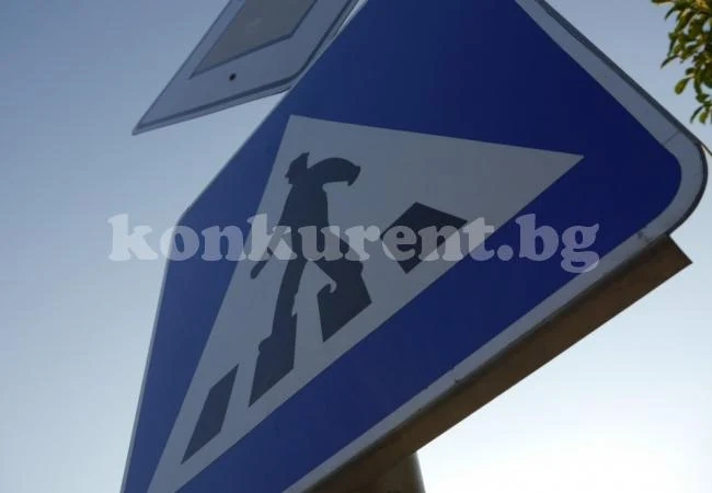 Шофьор блъсна две жени на пешеходна пътека и избяга