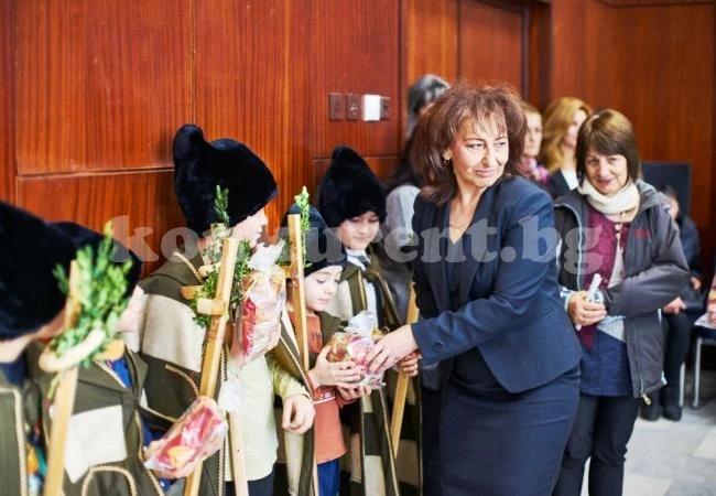 Читалища в Мездра наредиха коледна кулинарна изложба
