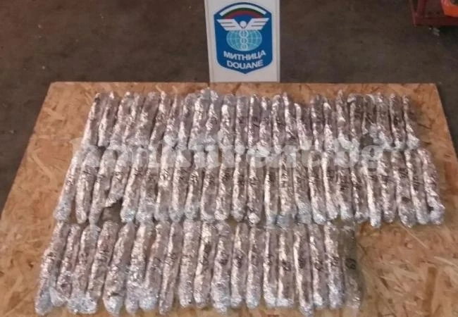 Откриха марихуана в газова бутилка на автомобил на „Капитан Андреево” (СНИМКИ)