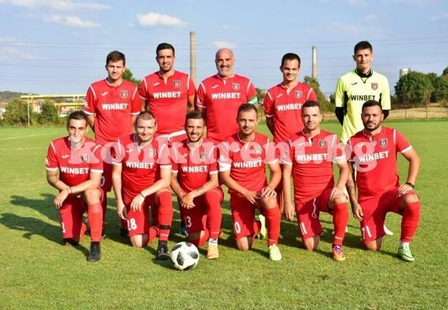 Академия Ботев би с 10:0 в Попица и се върна на капарираното място