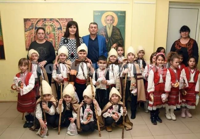 Добри гости влязоха при кмета на Лом, детските ясли и градини стават безплатни