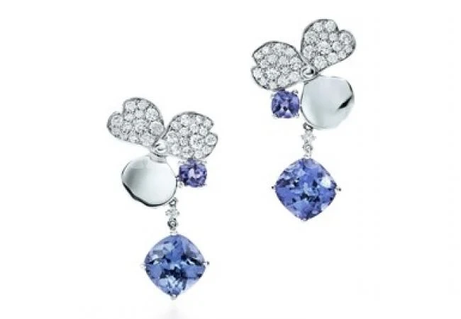 Жив елен и кутия с диаманти си подаряват богаташите за Коледа