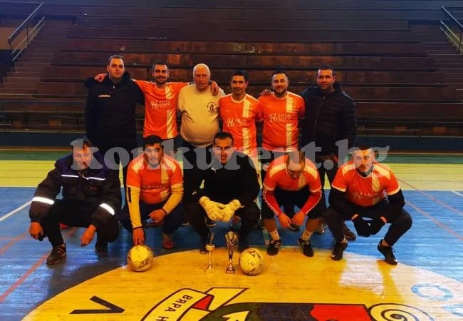 Хъс Лом завършва 2019 г. с купа, Сарти още е в играта