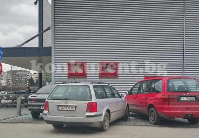 Паркирането е като болест в... Монтана СНИМКА