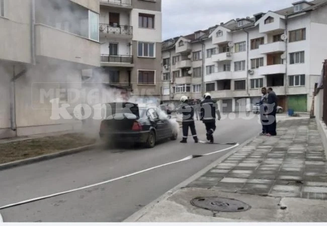 БМВ се запали в Мездра, бързо угасиха пламъците