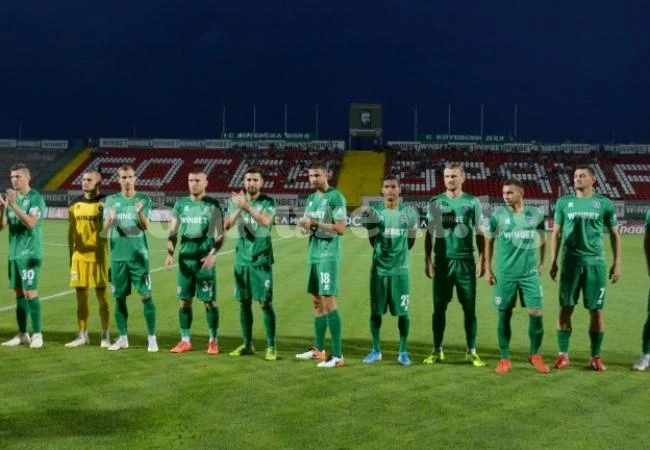 В Ботев чакат двама чужденци на проби