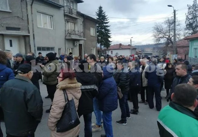 Протест в Бобовдол заради...