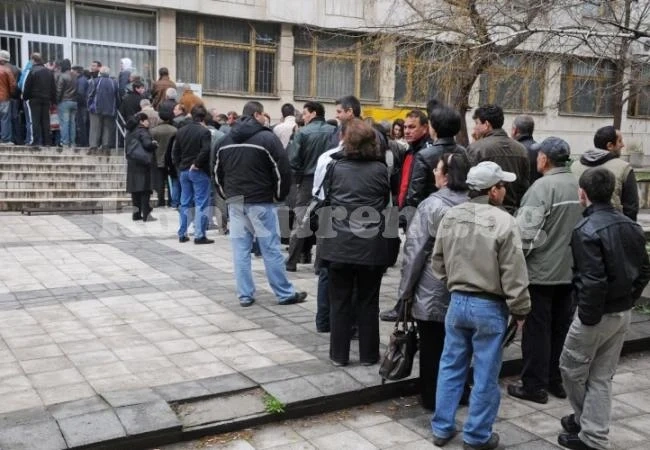 Извиха се опашки за смяна на лични карти