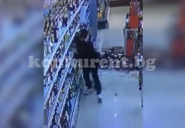 Бежанец разби стотици бутилки с алкохол в магазин в Германия ВИДЕО
