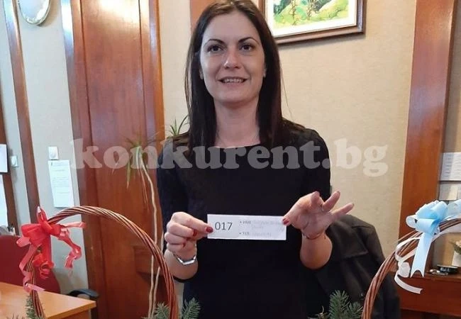 Кмет раздаде награди в томбола с коректни данъкоплатци
