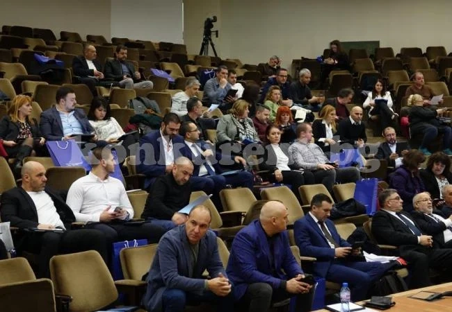 Погасяват задължения на болници, дофинасират училища с маломерни папалелки