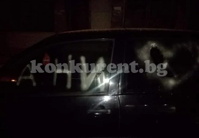 Нашариха кола в центъра на Враца, собственичката търси помощ от видеонаблюдението