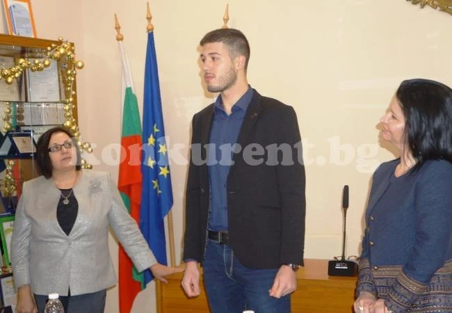 Кметът на Козлодуй награди студент на годината