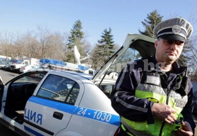 Натиснаха с проверки контингента в Белослатинско