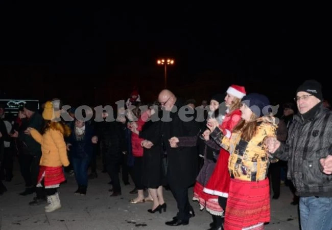 Трио „Булгарина“ и младите „Чинари“ веселиха видинчани в новогодишната нощ